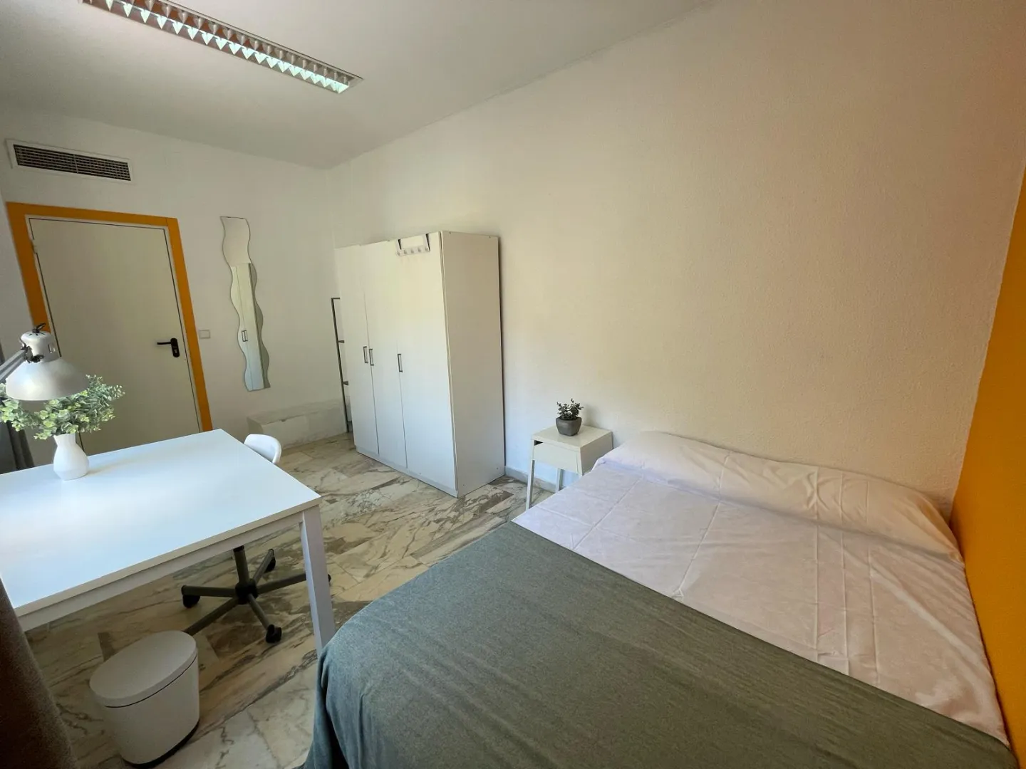 Habitación para estudiantes en Sevilla - Habitación en Porvenir 18 P18_17